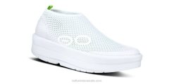 White OOFOS Women's OOmega Chukka Shoe 404R83
